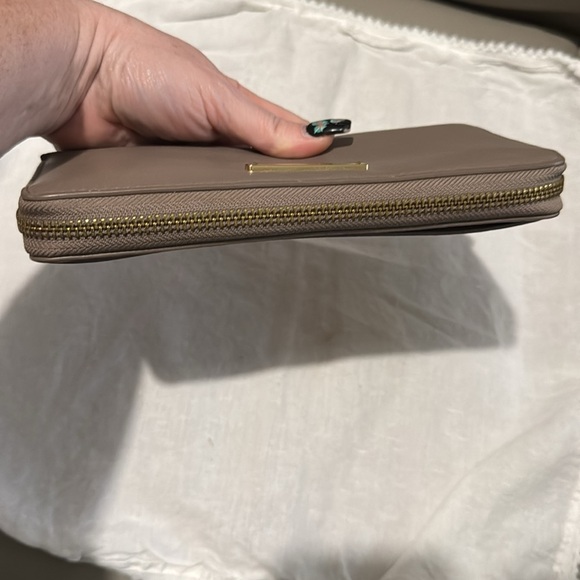 Vince Camuto leather taupe wallet - Picture 9 of 13